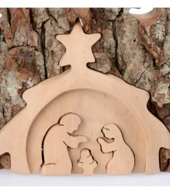 Crèche De Noël Taillee Dans Une Ecorce De Bois, Motif Etable, 20 Cm