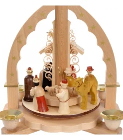 Pyramide A 4 Bougies En Bois Pour Un Noël Traditionnel