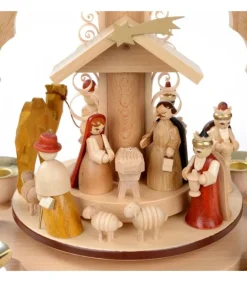 Pyramide A 4 Bougies En Bois Pour Un Noël Traditionnel