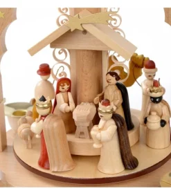 Pyramide A 4 Bougies En Bois Pour Un Noël Traditionnel