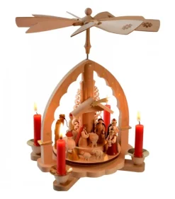 Pyramide A 4 Bougies En Bois Pour Un Noël Traditionnel